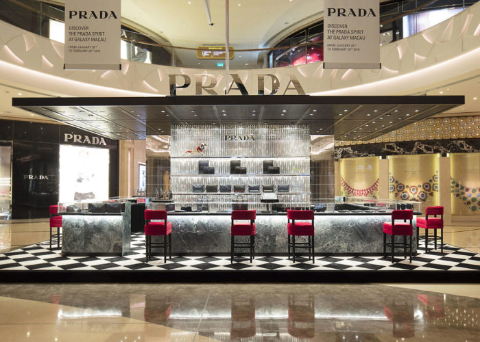 Prada sperimenta in Oriente e lancia due nuovi format di retail itinerante