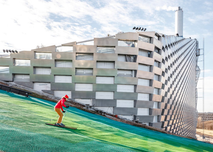 Inaugurato CopenHill, l’inceneritore green con pista da sci di Copenaghen