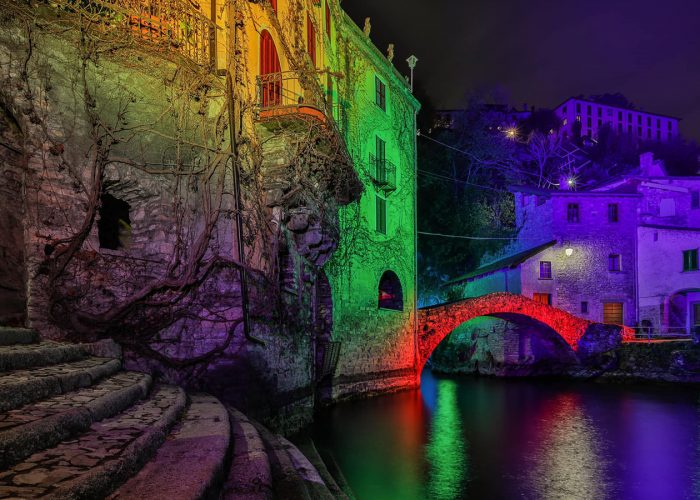 Dal Lago di Trasimeno a Torino, dove si illumina il Natale italiano