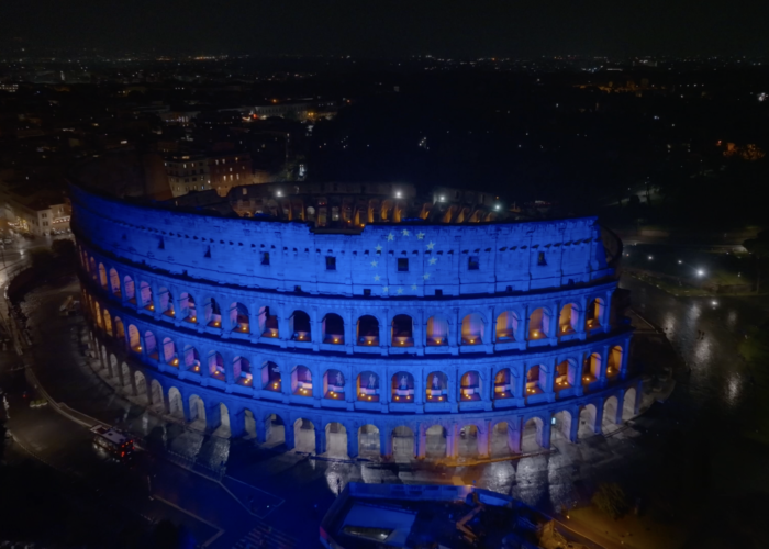 “Luci d’Europa” tinge di blu le città italiane